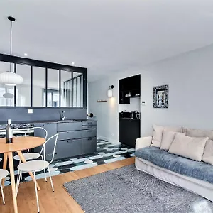 https://appartement-4-personnes-montorgueil.fr-paris.fr